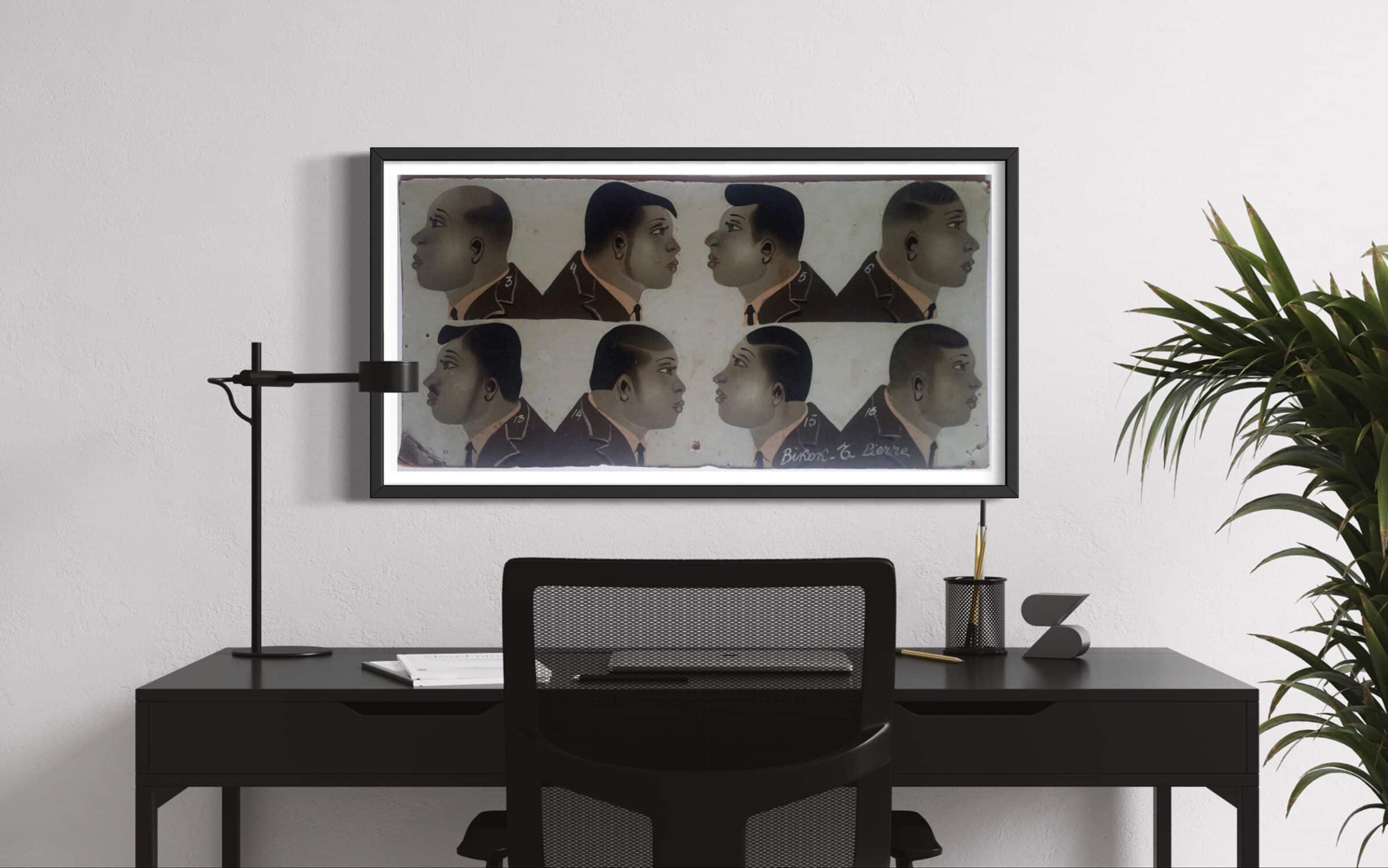 Bikok T. Pierre - Groot kappersbord - Impressie in interieur met lijst