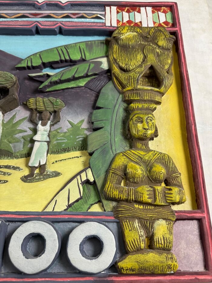 Thomas Tchopzan - "Centrale Bank van Guinee 100 Frs" Achterzijde - detail reliëf sculptuur