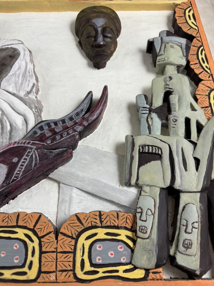 Thomas Tchopzan - '1000 Francs Staten van West Afrika' - achterzijde, detail sculptuur