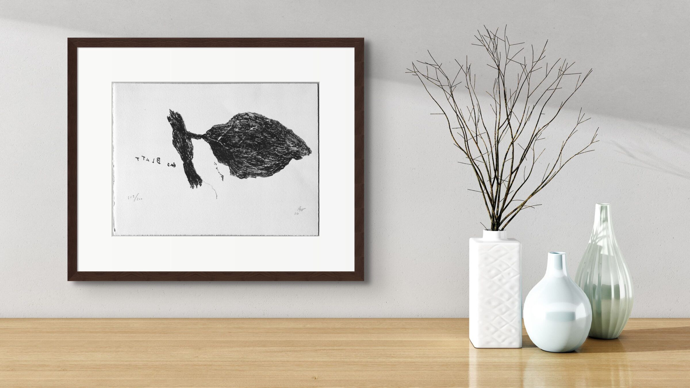 Armando - 'das Blatt' - litho met lijst in interieur